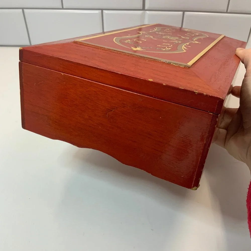 Vintage Princess Marcella Borghese Red Wooden Musical‎ Jewelry Box Green Velvet